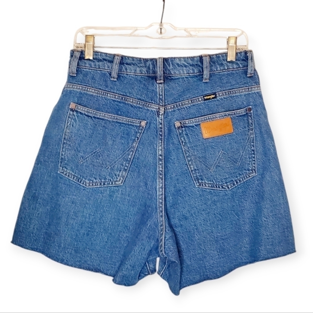 NWT Wrangler Women's Seaside High Rise A-Line Cutoff Shorts - Picture 3 of 14